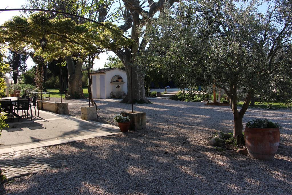 Sous Les Platanes B&B Châteaurenard Εξωτερικό φωτογραφία